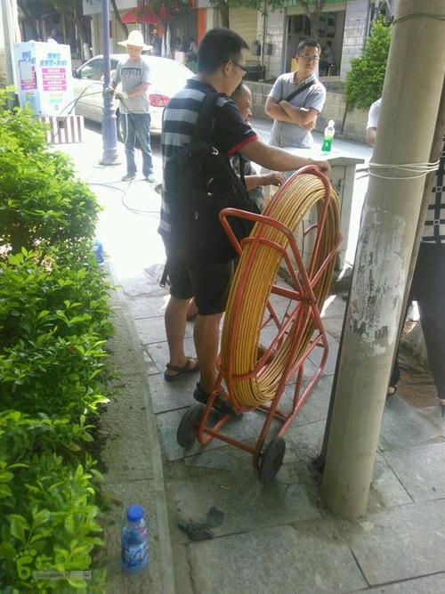廣電NGB項(xiàng)目2014年網(wǎng)絡(luò)改造工程 云縣機(jī)房至打鐵街48號(hào)光交箱光纜敷設(shè)紀(jì)實(shí)